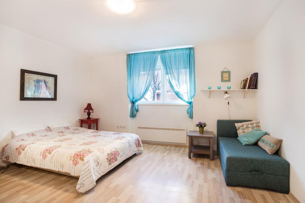 Apartment Roza ซาเกร็บ ภายนอก รูปภาพ